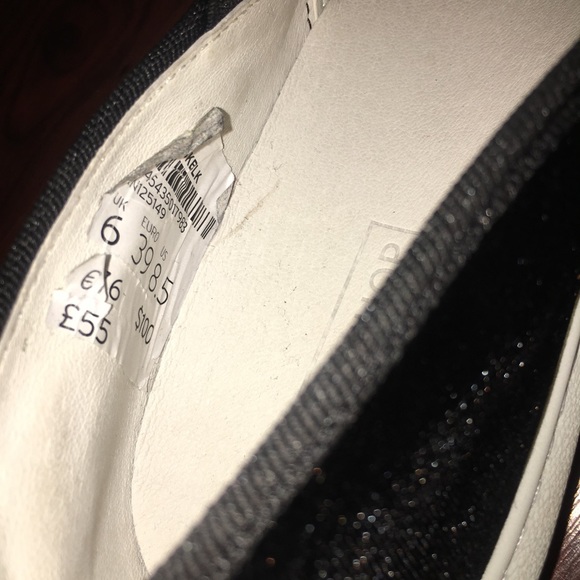 Trendy TOPSHOP Tiger embellished Slip On's - Picture 4 of 6